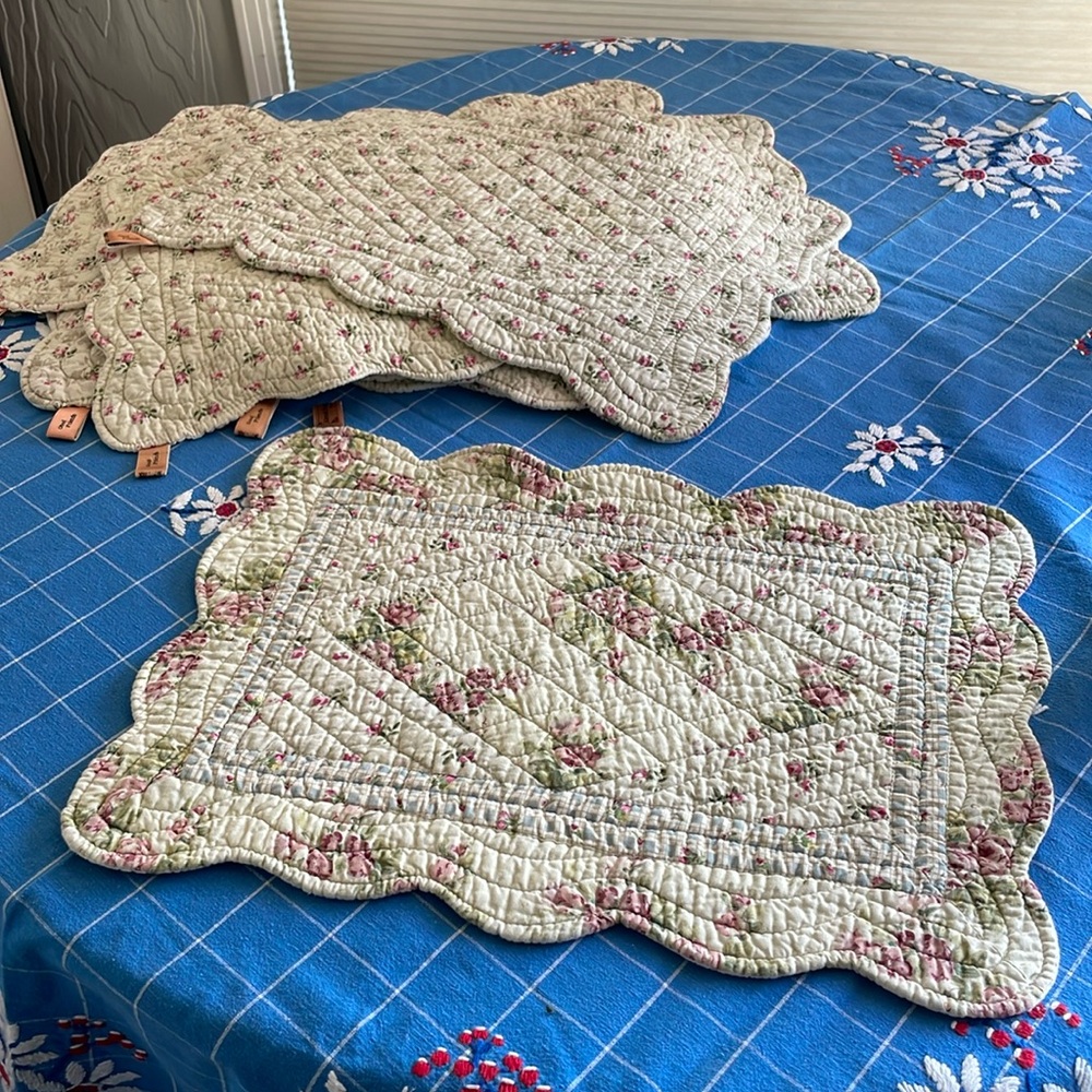 GREAT FINDS GREAT FRIENDS 8 COTTON QUILTED 20” x 14” REVERSIBLE PLACEMATS FLORAL - Picture 3 of 7